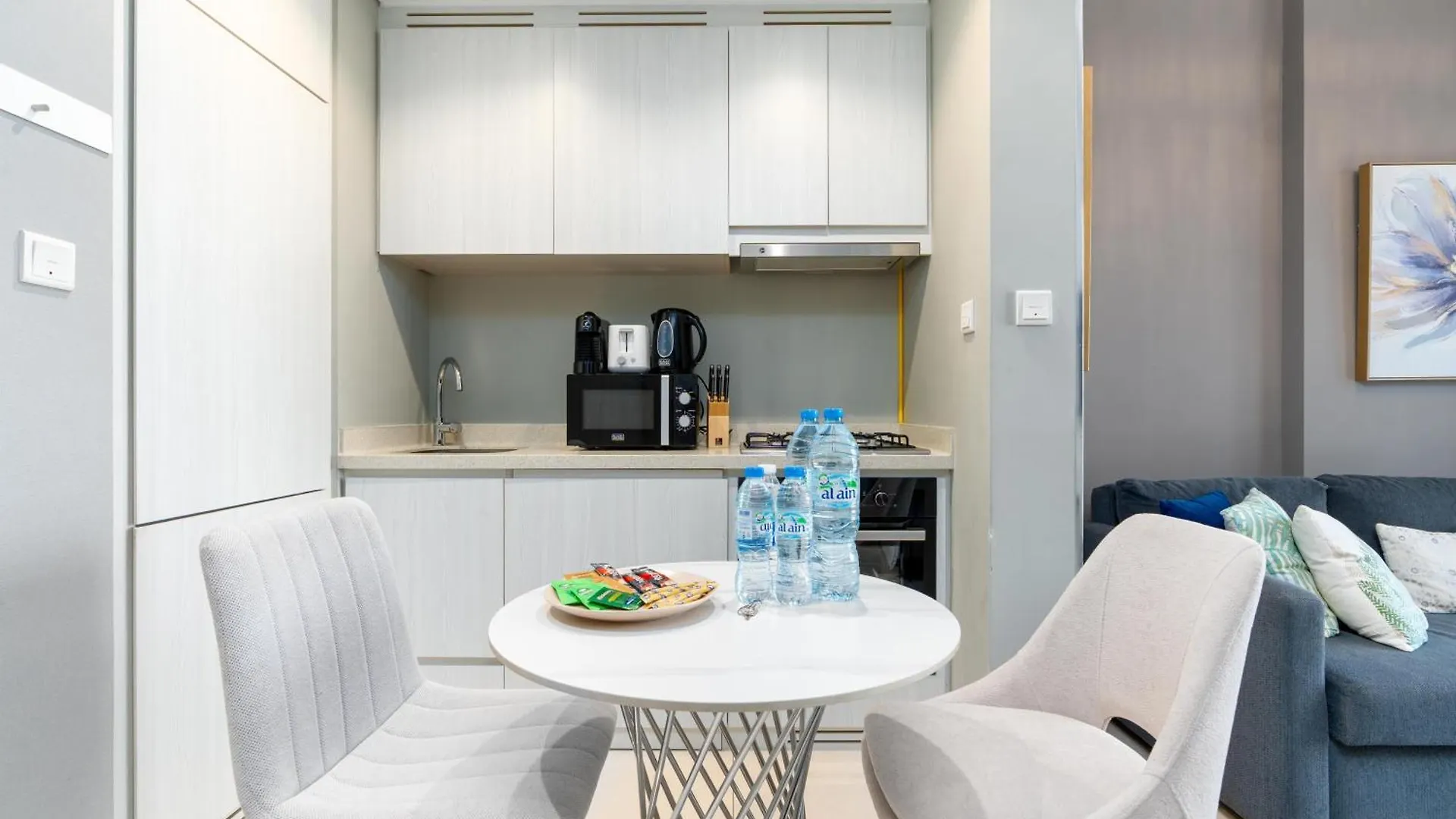 Apartamento Sleek & Modern 1-Bed In Zada Tower Business Bay Dubái
