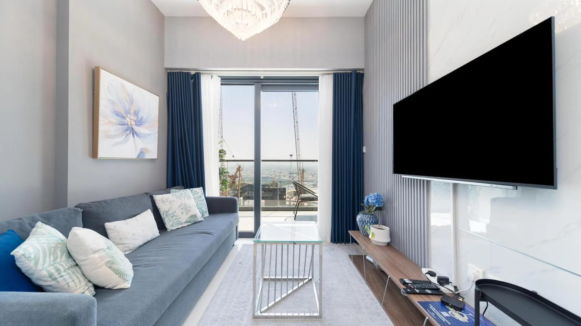 Apartamento Sleek & Modern 1-Bed In Zada Tower Business Bay Dubái