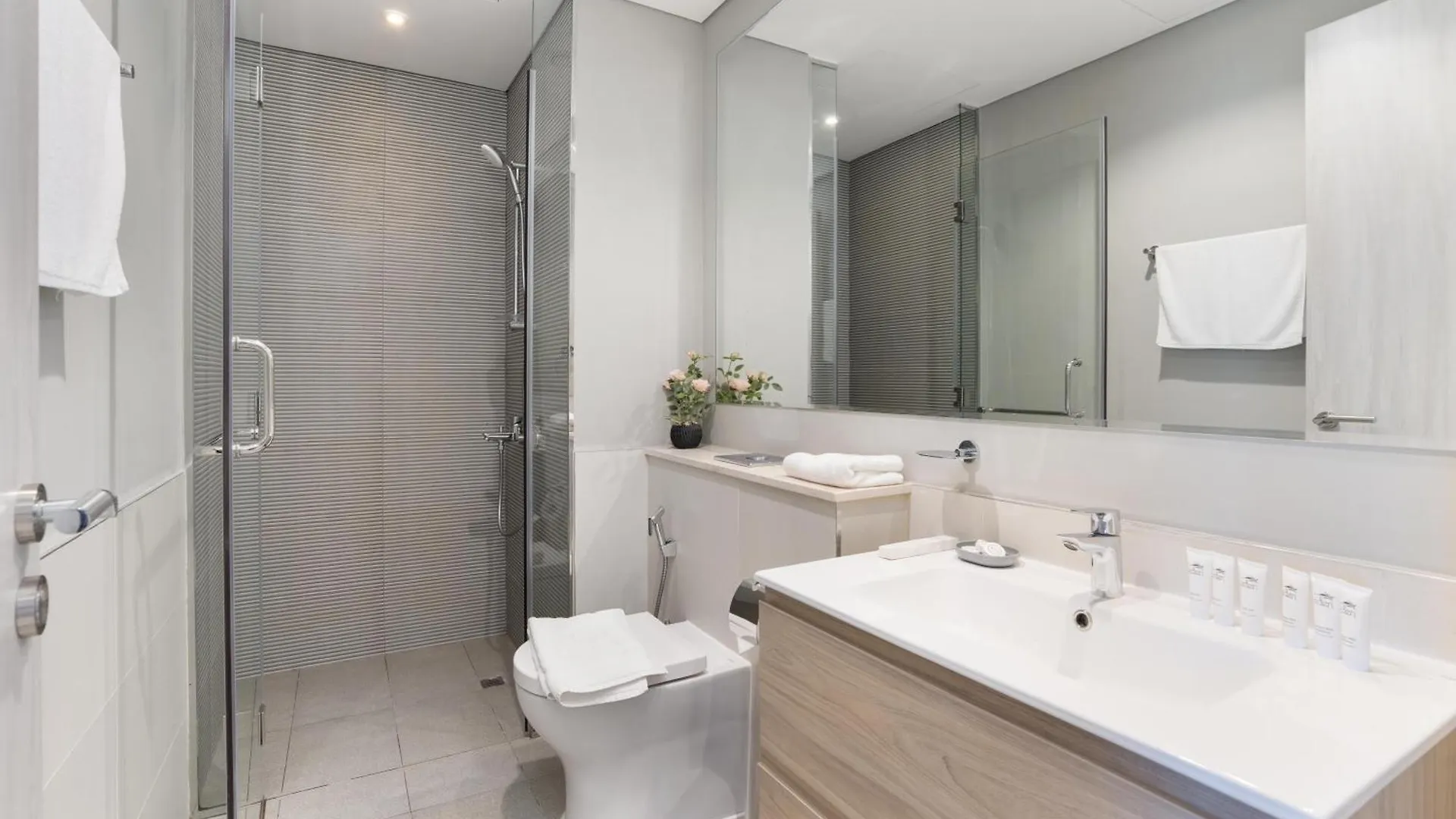 Sleek & Modern 1-Bed In Zada Tower Business Bay Apartment Dubai 0*,  United Arab Emirates