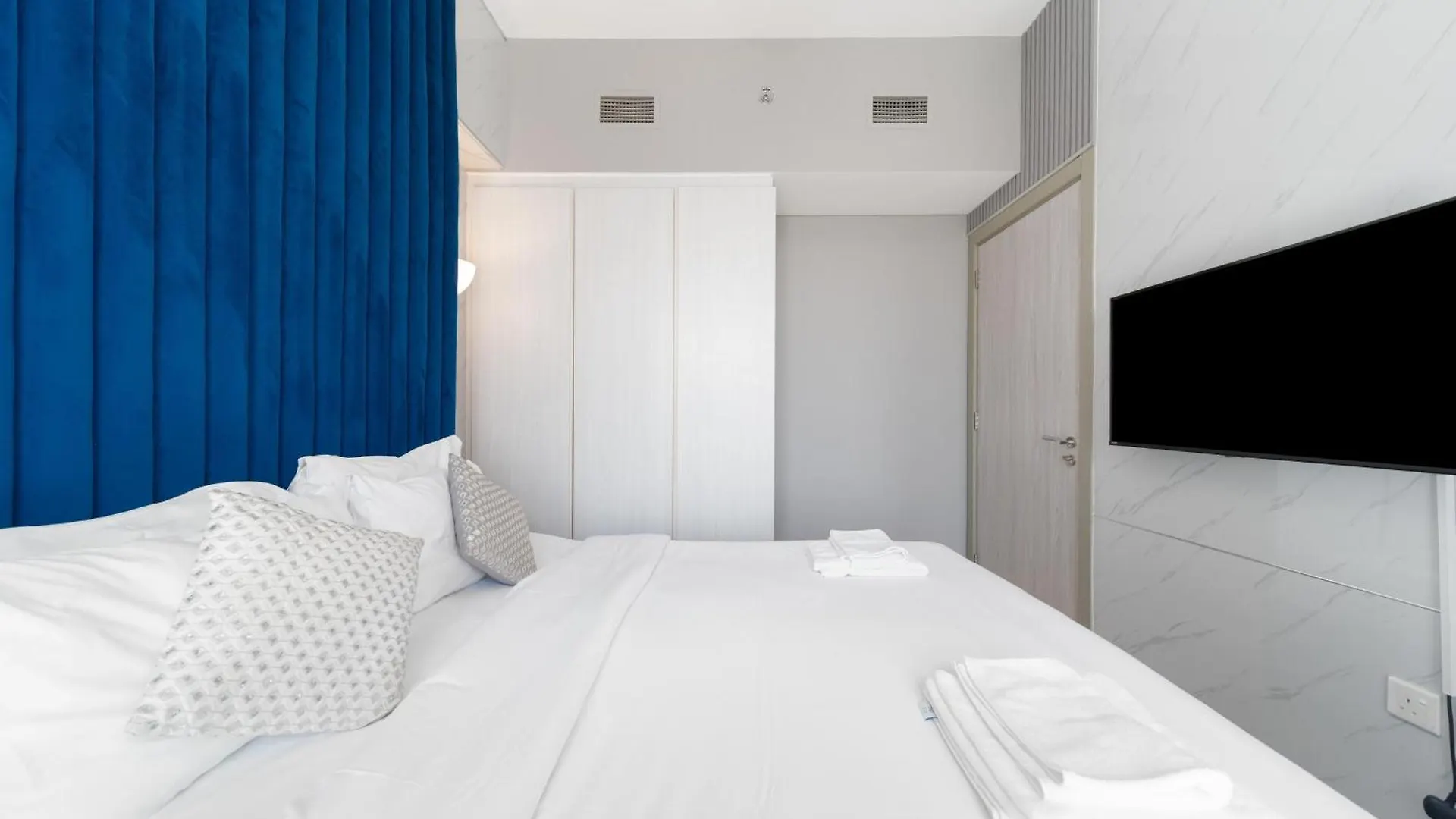 Sleek & Modern 1-Bed In Zada Tower Business Bay Apartment Dubai