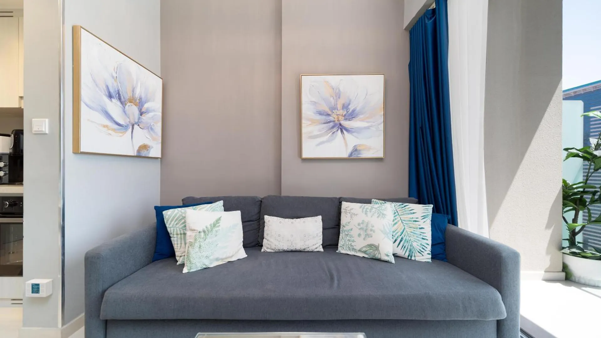 Sleek & Modern 1-Bed In Zada Tower Business Bay Apartment Dubai