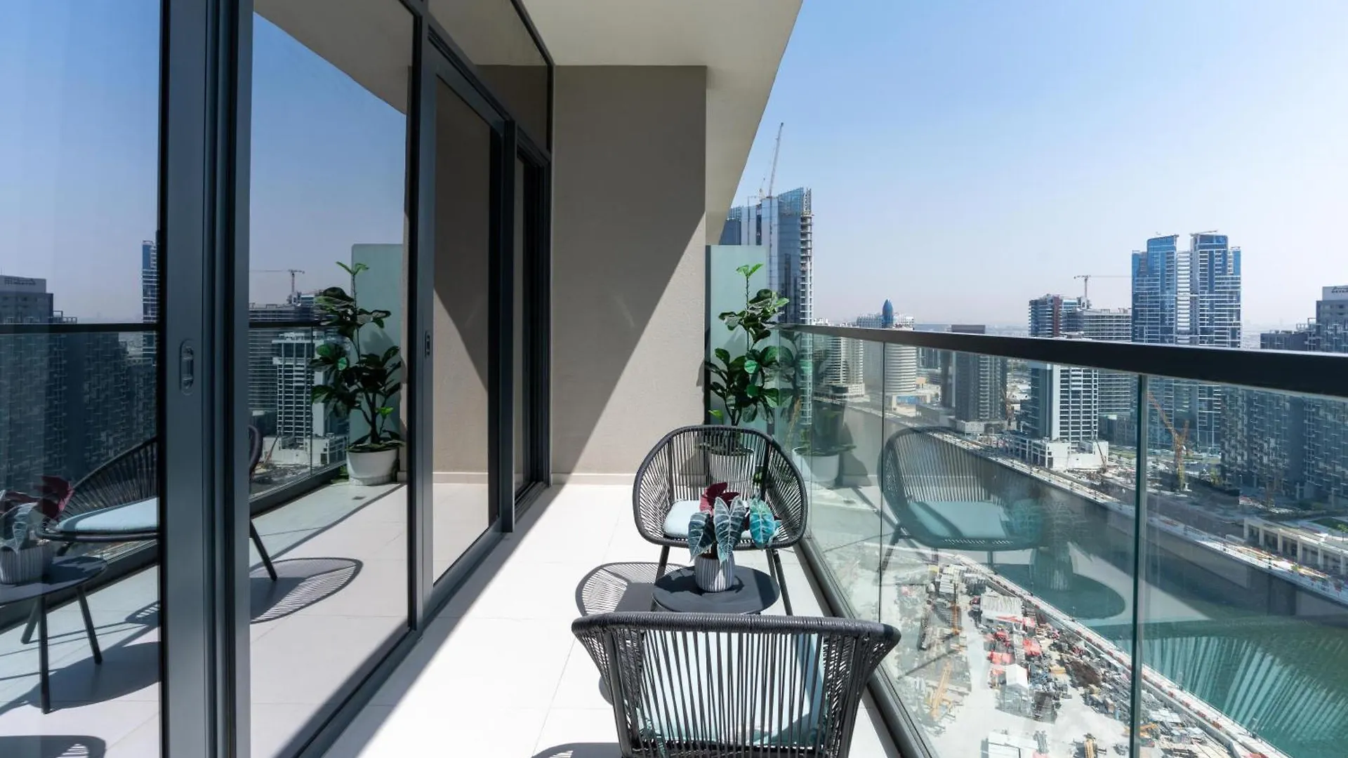 Sleek & Modern 1-Bed In Zada Tower Business Bay Apartment Dubai United Arab Emirates